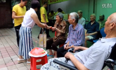 千妃燕溫情端午，走進(jìn)養(yǎng)老院
